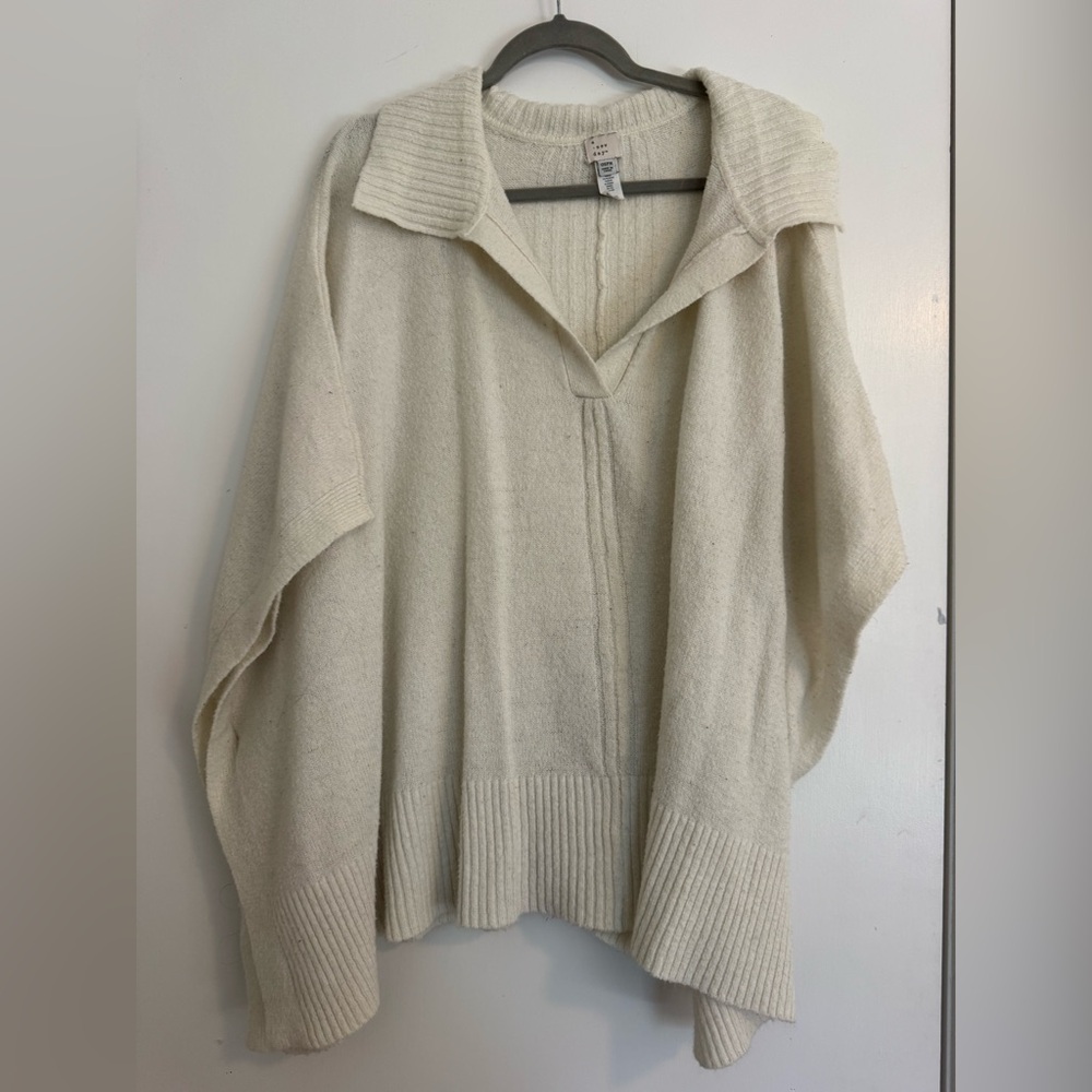 a new day Short Sleeve Cream Sweater with Collar and V-Neck